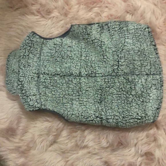 Cozy, thick, warm SHERPA vest. - Picture 4 of 4